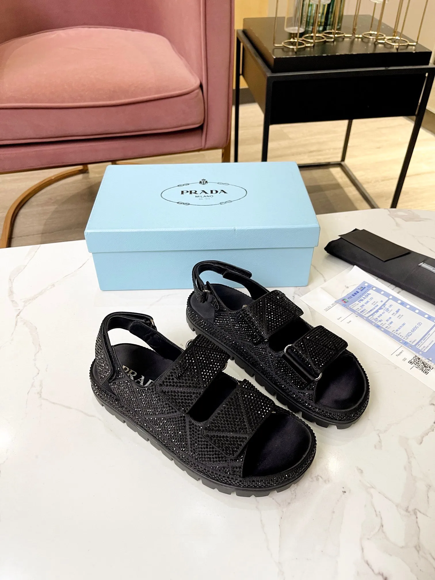 💕💕Factory direct selling price p600💕💕 𝐏𝐑𝐀𝐃𝐀 ｜𝟐𝟎𝟐3/𝐒𝐒 𝐧𝐞𝐰 High version 💯💯💯 Parda 2023/fw new series Prada triangle logo rhinestone counter [authentic grade] version‼ ️Purchase ZP customization, the highest version on the market‼ ️ The original development shoe shape is super correct ‼ ️Highest restoration shoe type ‼ ️ Very good wrapping, slimming, high-end, super comfortable ‼ ️ Upper: imported silk, lining: lambskin, customized molding with iconic logo triangle buckle, outsole: original molding + hot-drilling process + pure handmade precision production. Code number: 35-39 (40, 41, customizable and non-returnable)